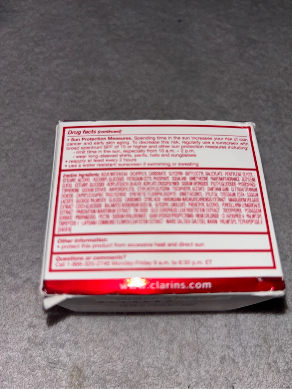 Clarins Multi-Intensive Day Super Restorative Cream - Red and White - Picture 3 of 5